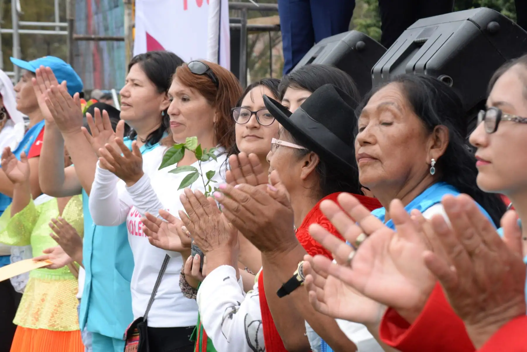 Ministra de la Mujer, Gloria Montenegro condecora a mujeres de Huánuco por los logros en la igualdad de genero.
Foto: MIMP