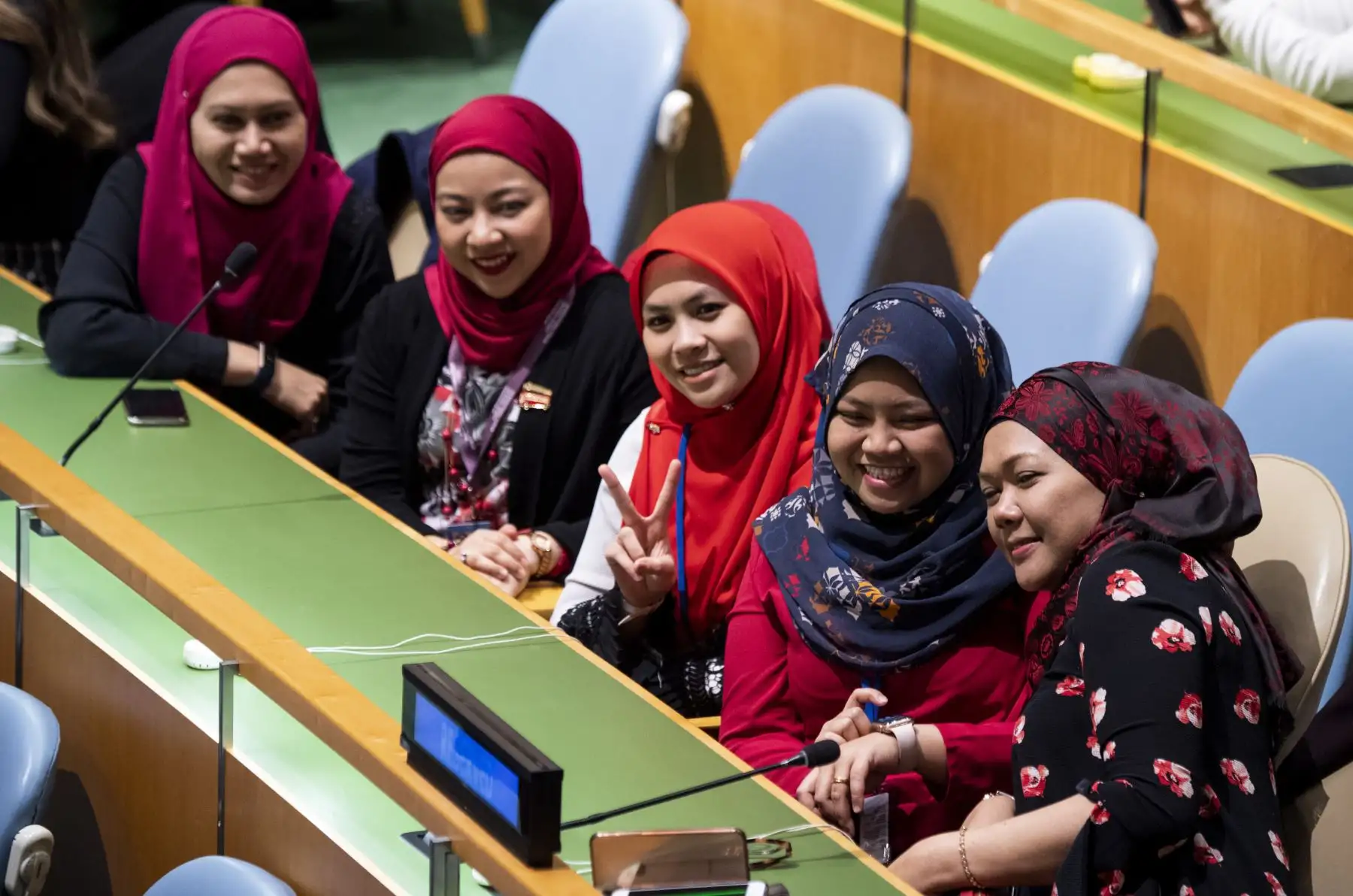 Las mujeres posan para una selfie durante la Observancia de las Naciones Unidas del Día Internacional de la Mujer 2020 en el salón de la Asamblea General de la sede de la ONU en Nueva York.
Foto: AFP