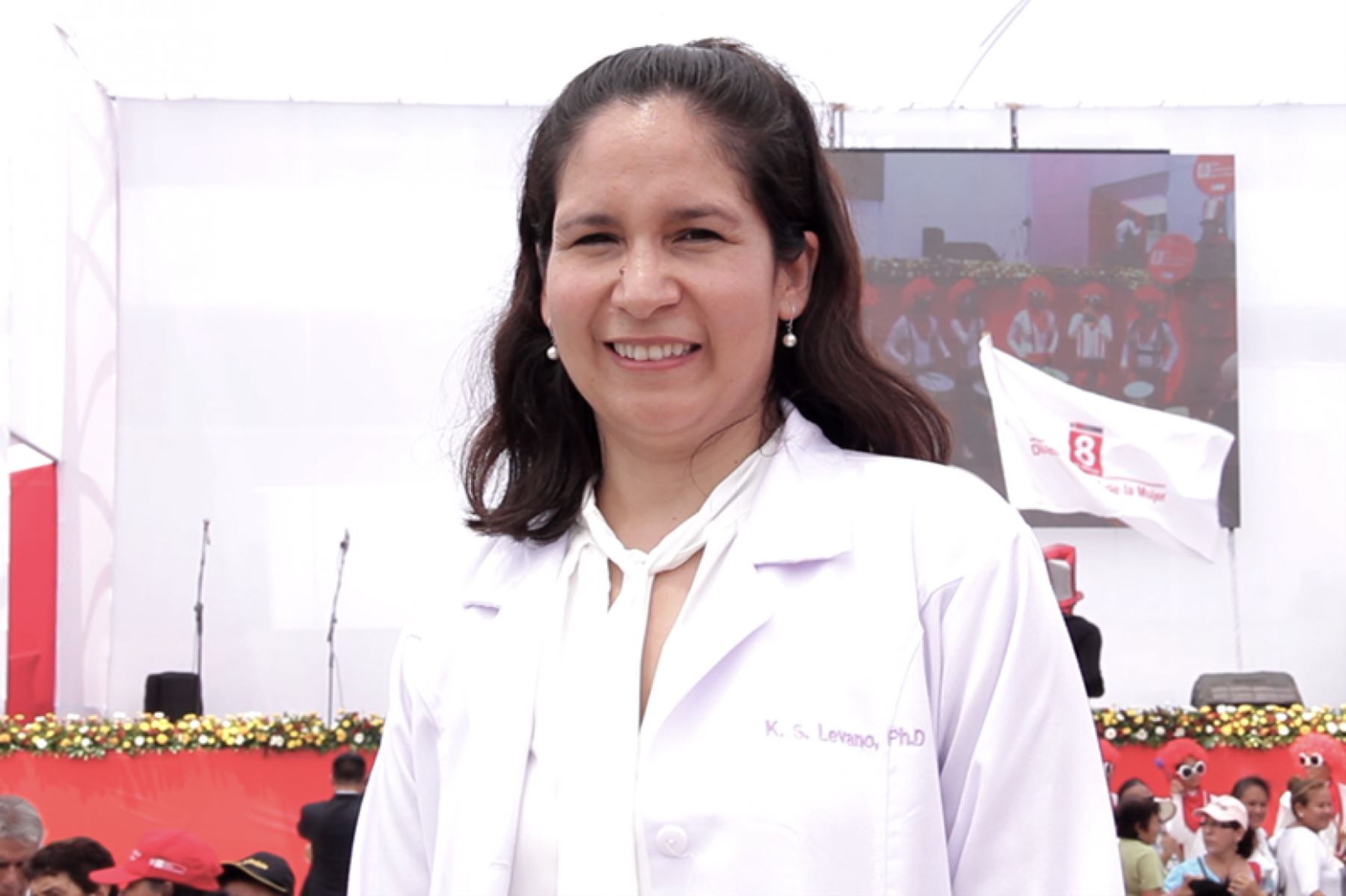 Dra. Kelly Lévano Najarro es reconocida por el presidente Martín Vizcarra y la titular del MIMP en Ceremonia por el Día Internacional de la Mujer donde la destacaron por sobresalir en ámbitos considerados por la sociedad como exclusivos para hombres.
