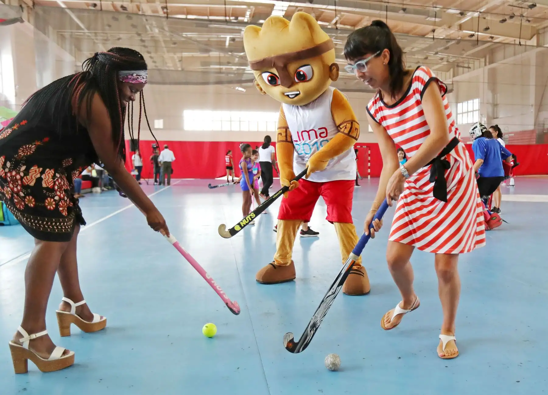 Lima 2019:Legado de los Juegos realizó exhibición-taller de Hockey en el marco de la campaña "Iguales en la Vida Iguales en el Deporte.
Foto:Difusión Lima 2019