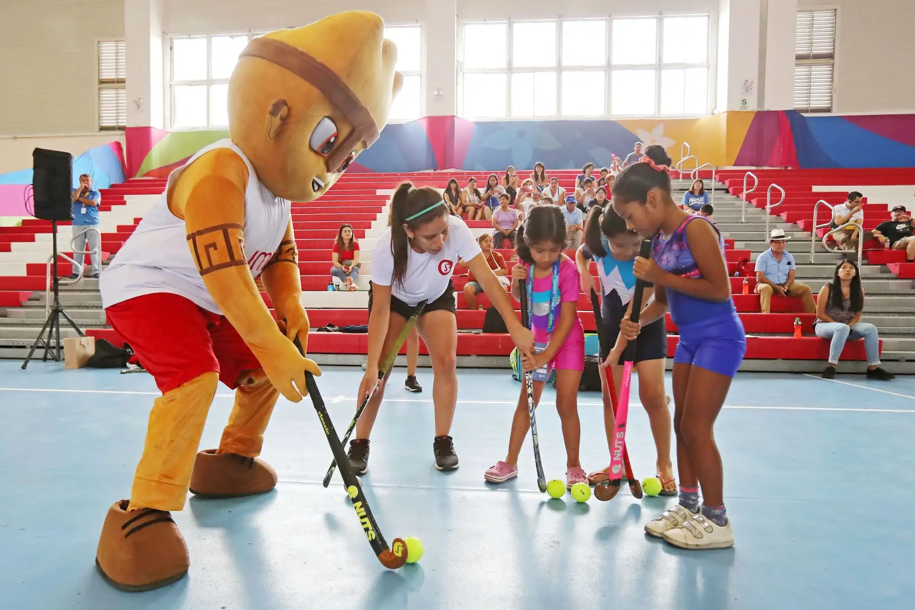 Lima 2019:Legado de los Juegos realizó exhibición-taller de Hockey en el marco de la campaña "Iguales en la Vida Iguales en el Deporte.
Foto:Difusión Lima 2019