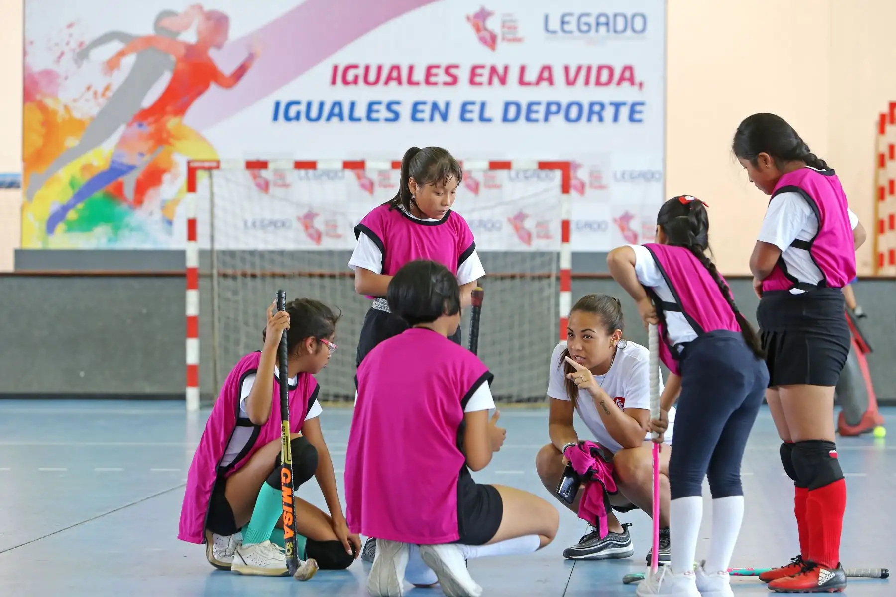 Lima 2019:Legado de los Juegos realizó exhibición-taller de Hockey en el marco de la campaña "Iguales en la Vida Iguales en el Deporte.
Foto:Difusión Lima 2019