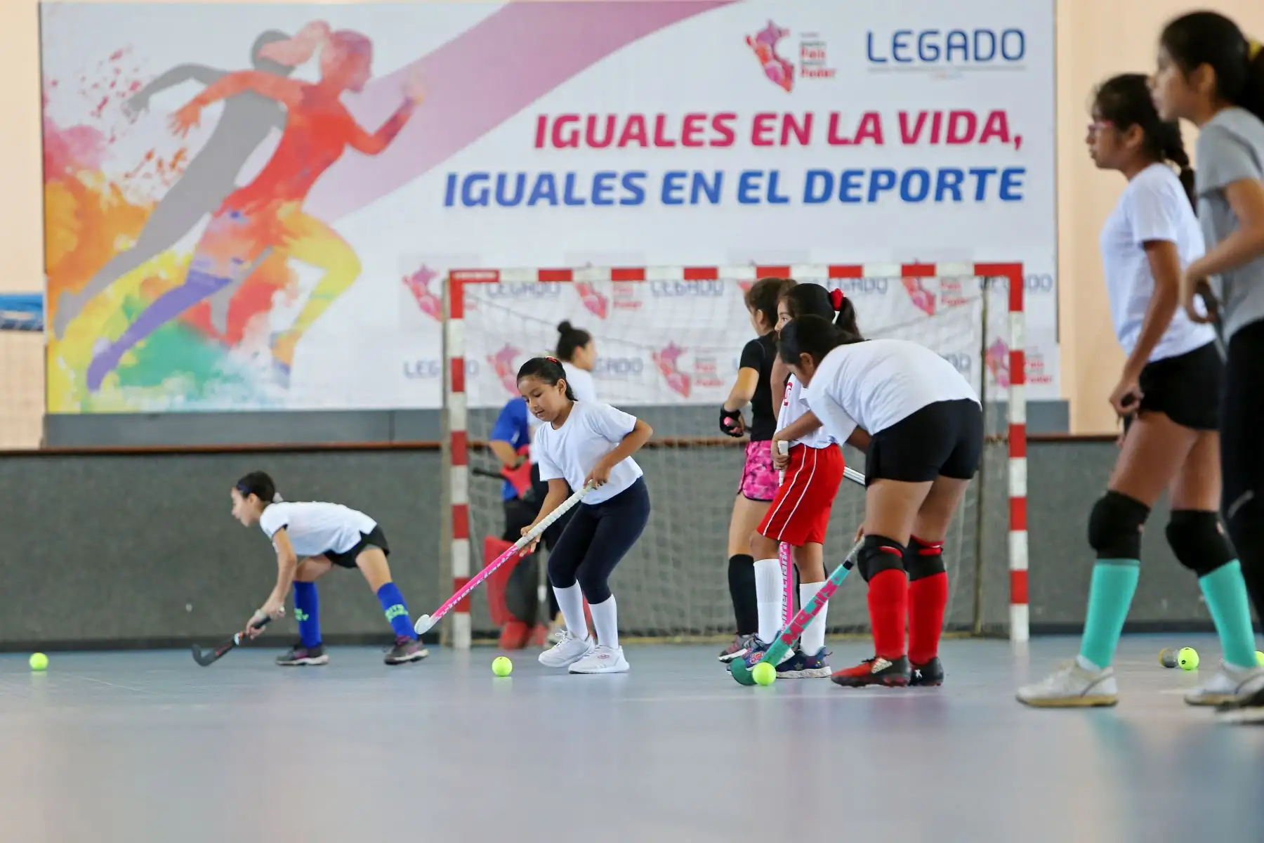 Lima 2019:Legado de los Juegos realizó exhibición-taller de Hockey en el marco de la campaña "Iguales en la Vida Iguales en el Deporte.
Foto:Difusión Lima 2019