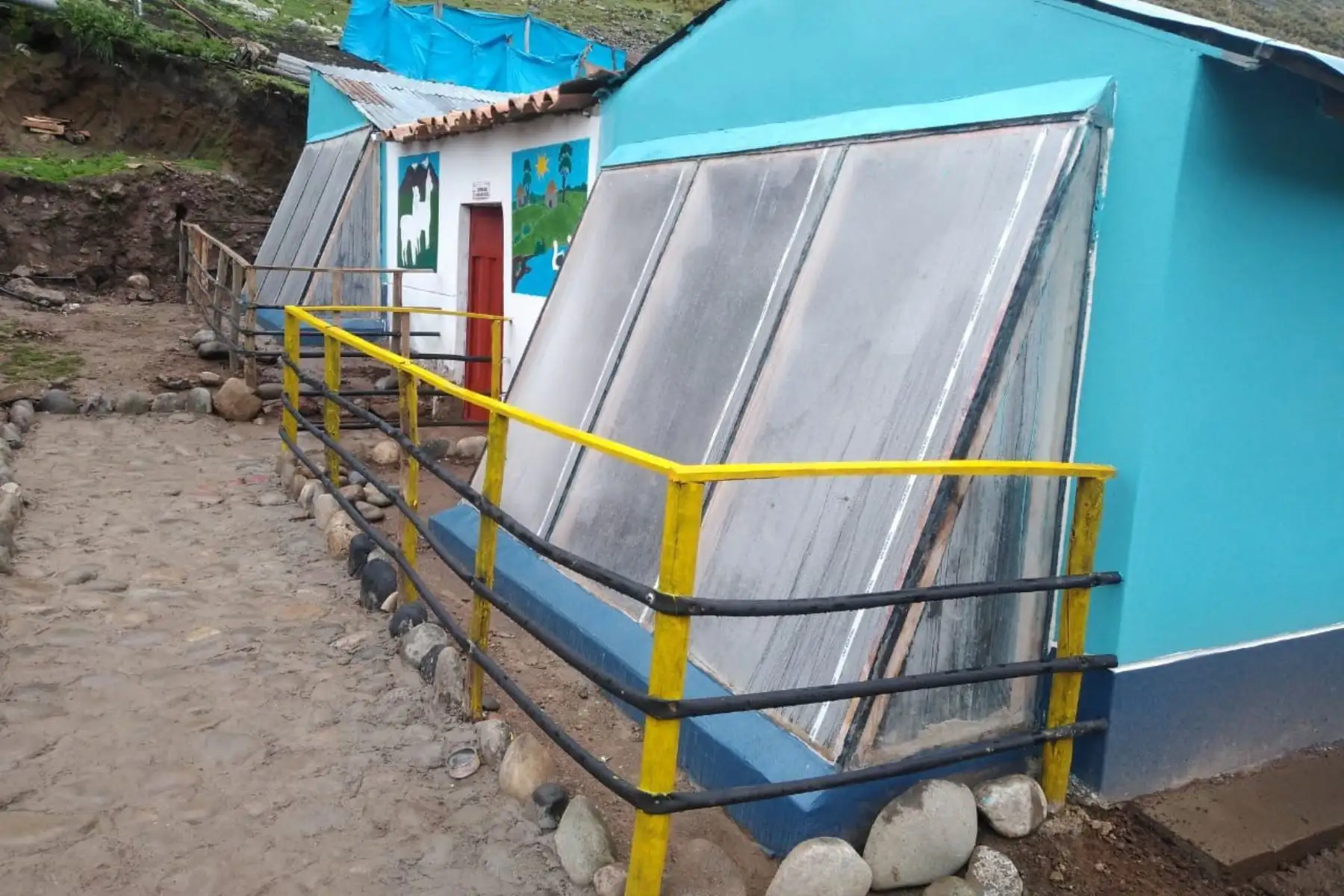 Junín: “Casitas calientes” protegen la salud y la vida de 400 familias ante las heladas