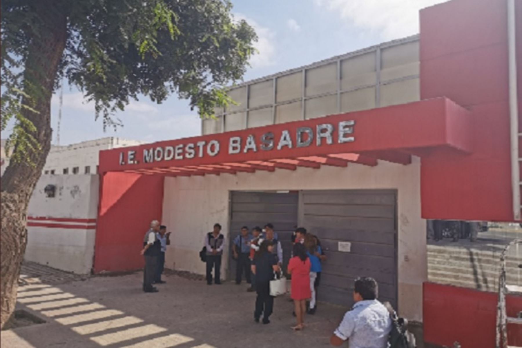 Ministro de Educación, Martín Benavides, descarta suspensión de clases en colegio Modesto Basadre de Tacna y resalta la unión de padres de familia y autoridades para iniciar las labores escolares este 16 de marzo