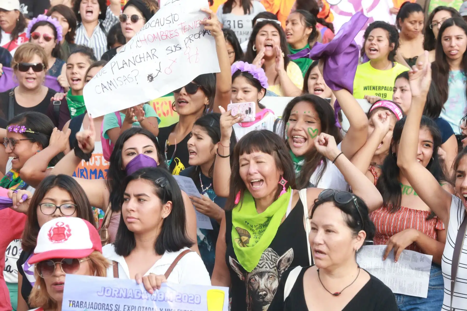 Marcha de Mujeres "Trabajadoras Si, Explotadas 
 y Violentadas No".En el marco de las Celebraciones por el Día Internacional de la Mujer en el centro de Lima. Foto: ANDINA/Jhony Laurente