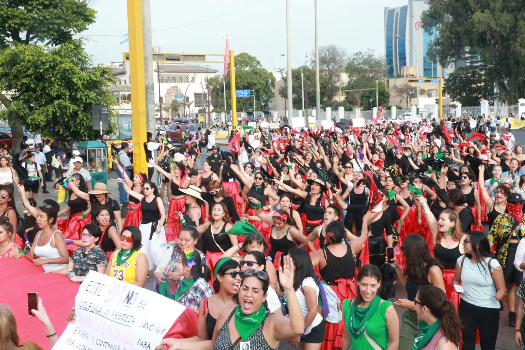 Marcha de Mujeres "Trabajadoras Si, Explotadas 
 y Violentadas No".En el marco de las Celebraciones por el Día Internacional de la Mujer en el centro de Lima. Foto: ANDINA/Jhony Laurente