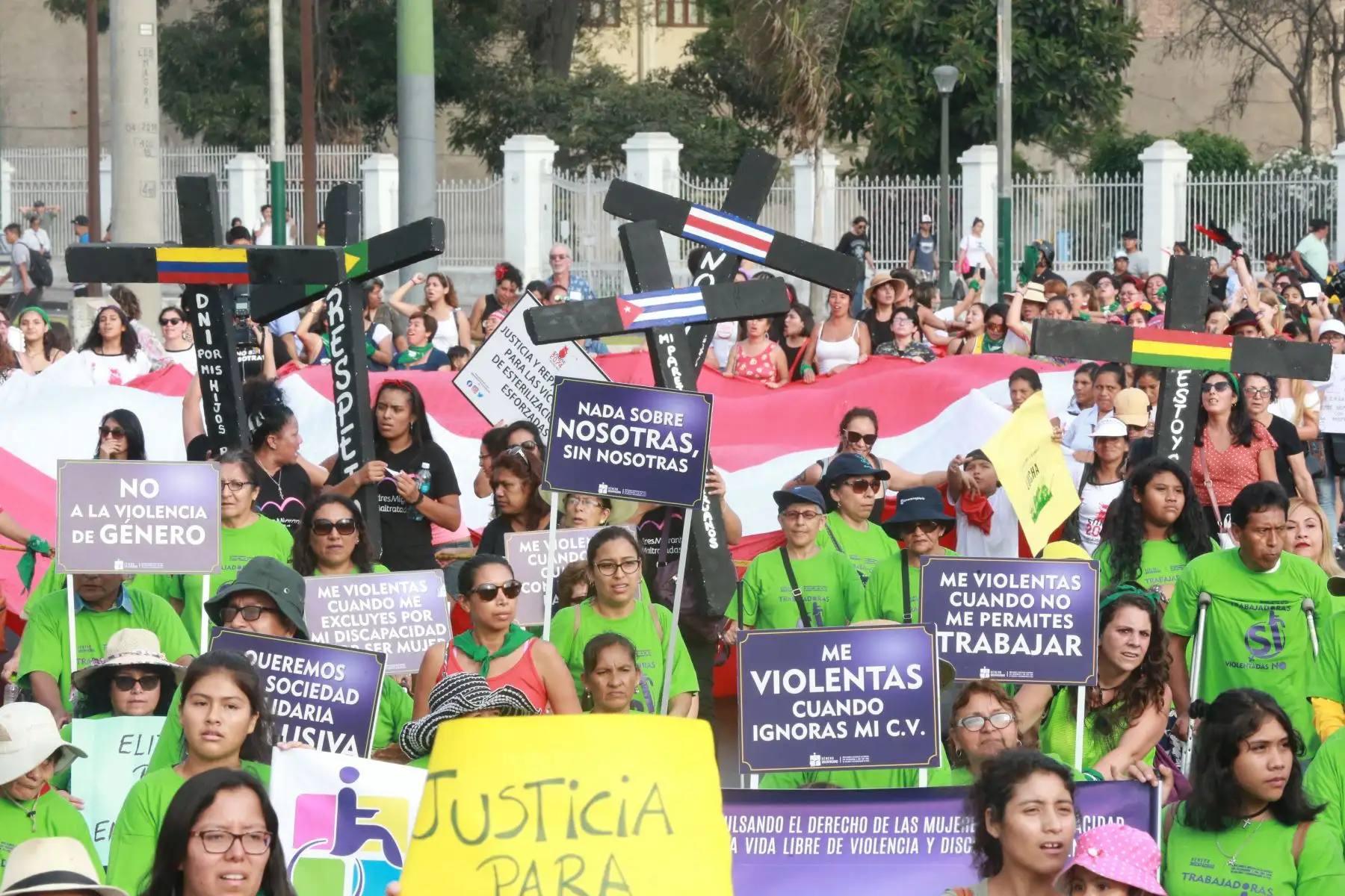 Marcha de Mujeres "Trabajadoras Si, Explotadas 
 y Violentadas No".En el marco de las Celebraciones por el Día Internacional de la Mujer en el centro de Lima. Foto: ANDINA/Jhony Laurente
