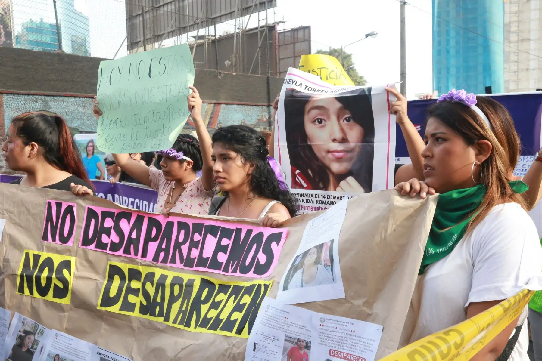 Marcha de Mujeres "Trabajadoras Si, Explotadas 
 y Violentadas No".En el marco de las Celebraciones por el Día Internacional de la Mujer en el centro de Lima. Foto: ANDINA/Jhony Laurente