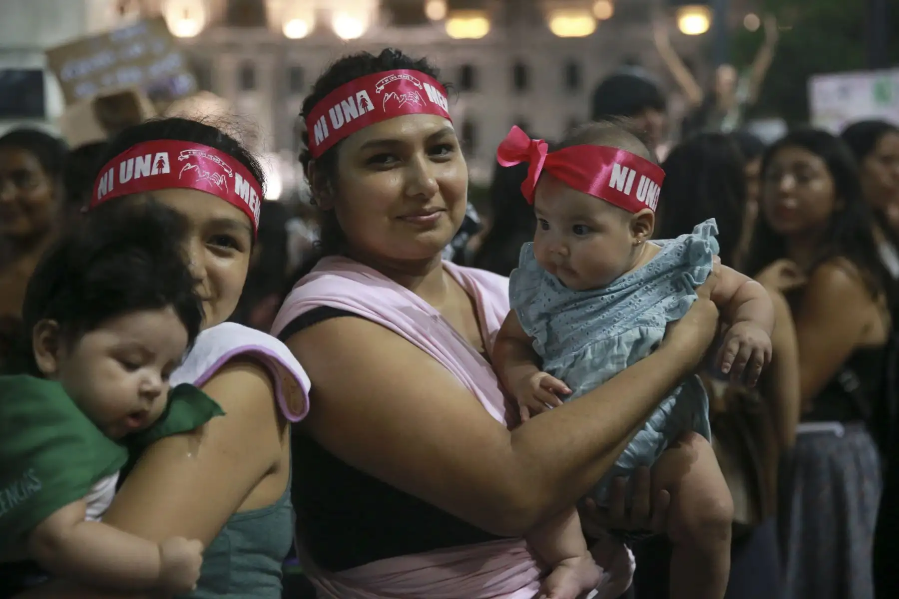 Marcha de Mujeres "Trabajadoras Si, Explotadas 
 y Violentadas No".En el marco de las Celebraciones por el Día Internacional de la Mujer en el centro de Lima. Foto: ANDINA/Jhony Laurente