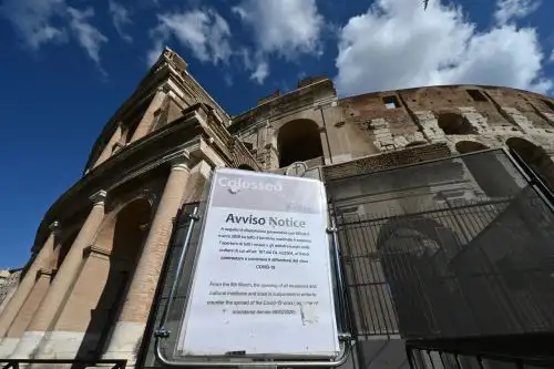Italia decidió este domingo poner en cuarentena a más de 15 millones de personas en el norte del país. Foto: AFP