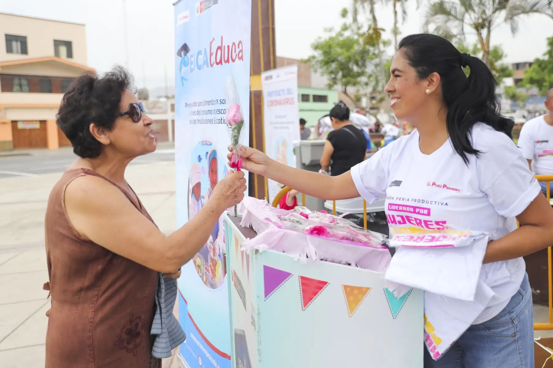 En el marco del Día Internacional de la Mujer, el presidente de la República, Martín Vizcarra, inaugura la feria Perú Produce Mujer 2020, en la Plaza Cívica de Pro del distrito de Los Olivos.
Foto: ANDINA/Prensa Presidencia
