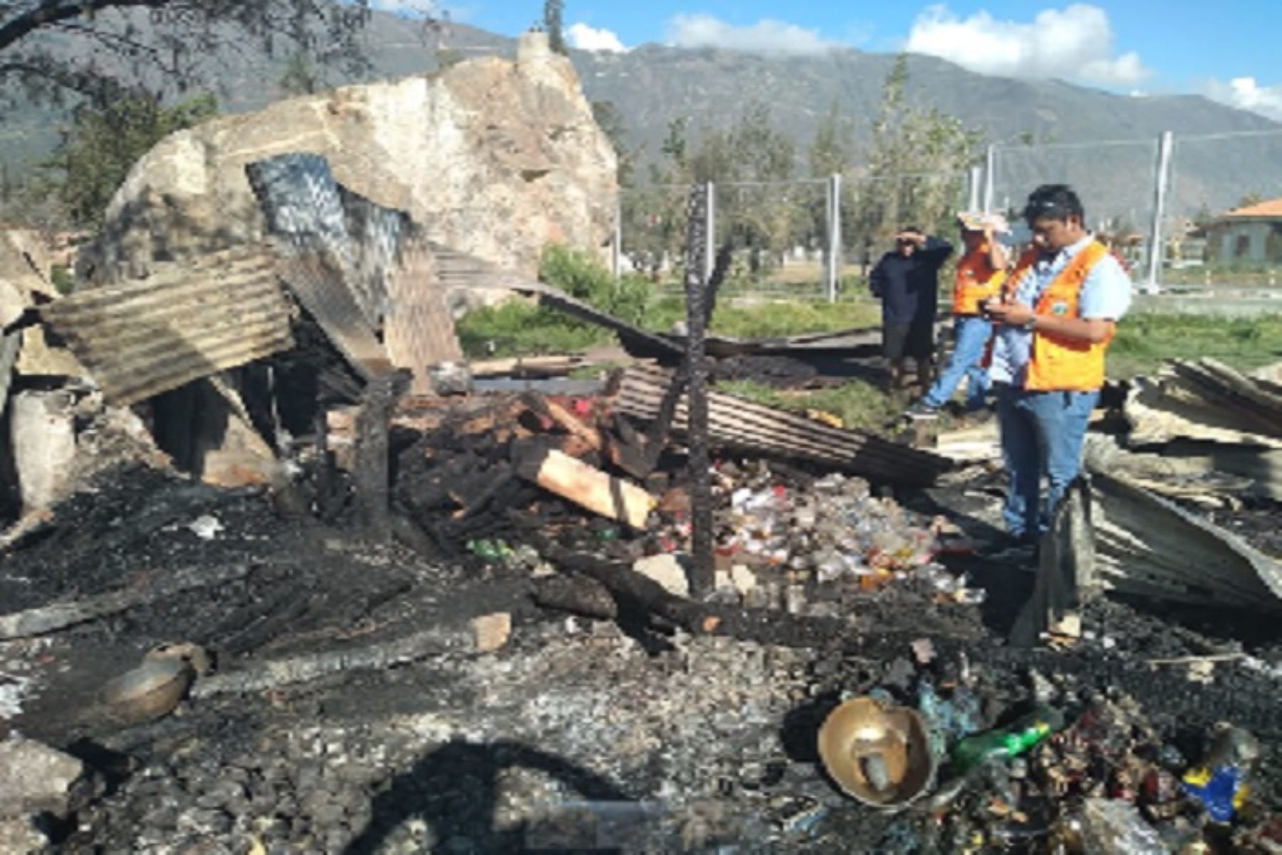 Foto: Áncash: incendio destruye tres puestos de venta cerca al Campo Santo de Yungay.