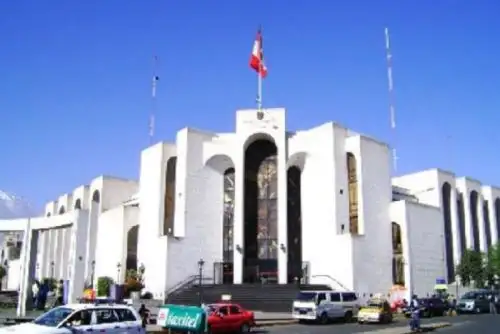 La reprogramación de audiencias será realizada en el plazo inmediato, a excepción de las audiencias con detenidos u otros similares, las cuales deben desarrollarse en horas de la tarde de hoy.