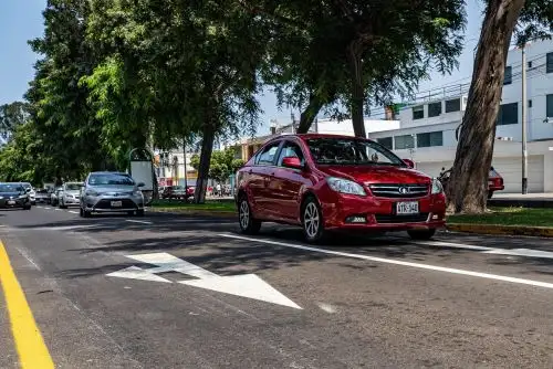 Obras de mantenimiento en la avenida Aramburú. Foto: Andina/Difusión