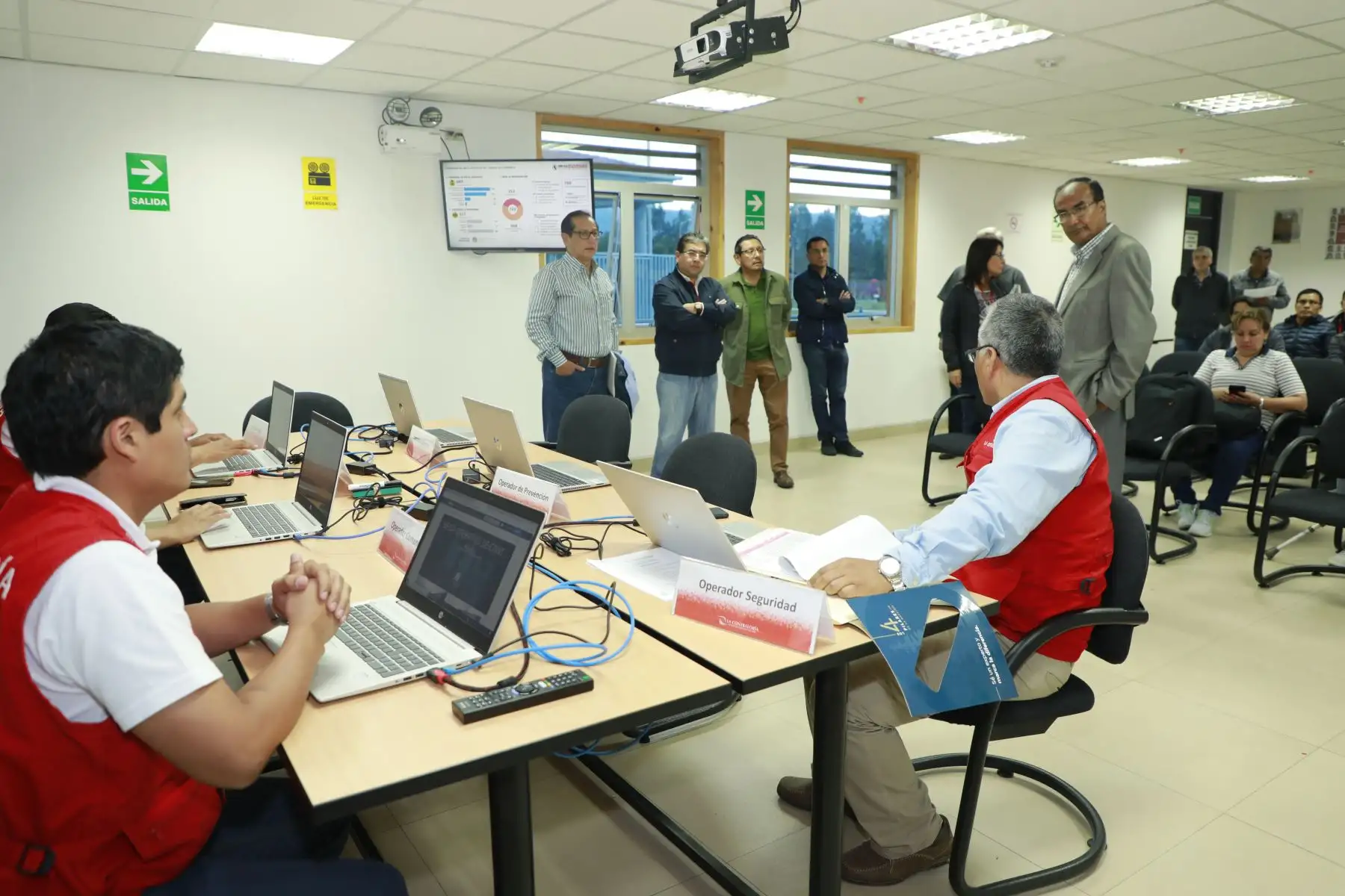 El Contralor General, Nelson Shack Yalta supervisó el primer Mega Operativo de Control Regional, en Cajamarca, dando inicio a las acreditación de las 760 intervenciones de control y prevención en 227 entidades públicas que están siendo intervenidas en simultáneo para tener una radiografía de la gestión pública en esta zona del país. Foto:ANDINA/ Contraloria