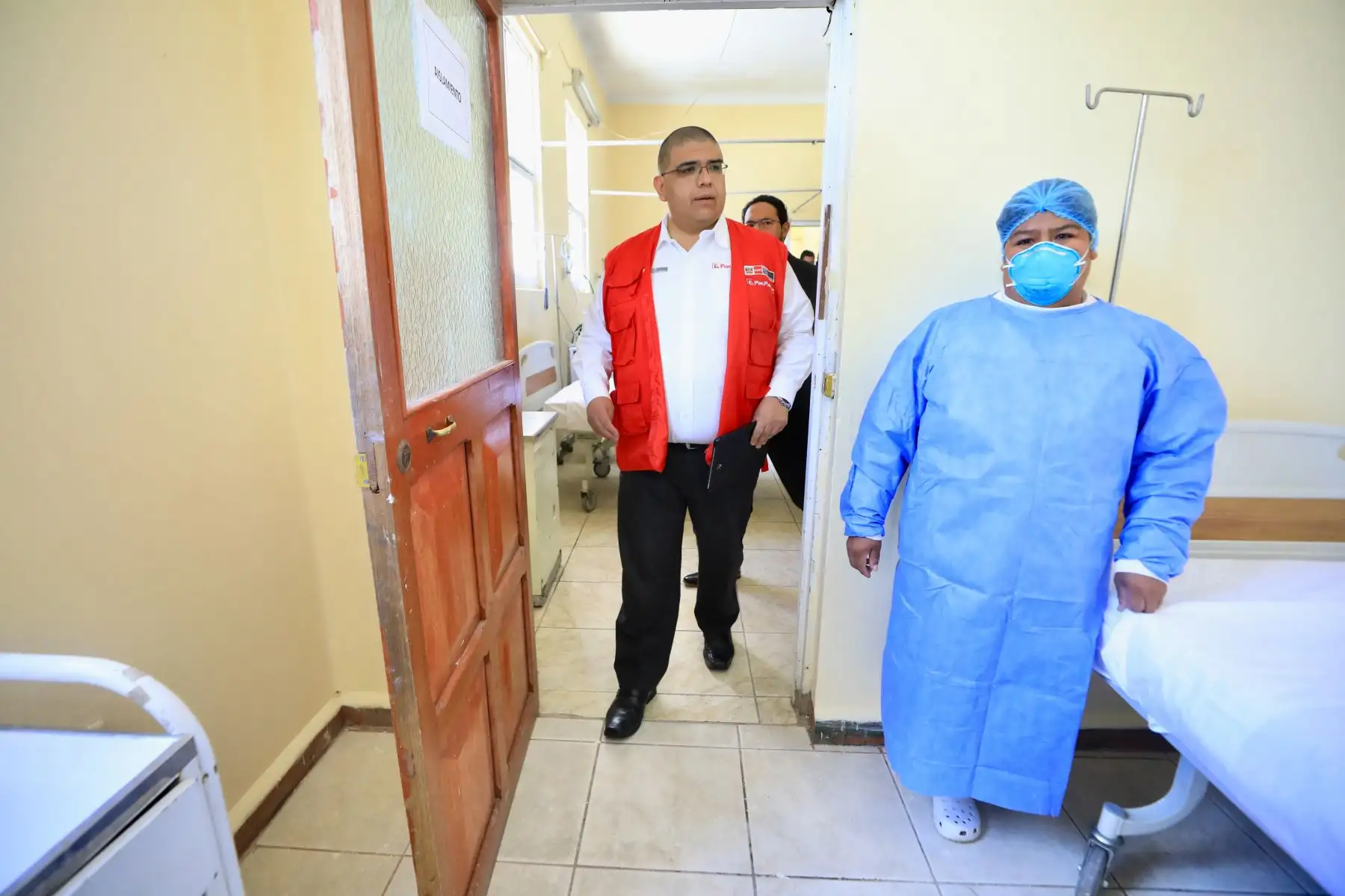 El ministro de Justicia y Derechos Humanos, Fernando Castañeda, visita el Hospital Regional Daniel Alcides Carrión de Huancayo a fin de supervisar acciones para la atención de los posibles casos de coronavirus COVID-19. Foto: ANDINA/@MinjusDH_Peru
