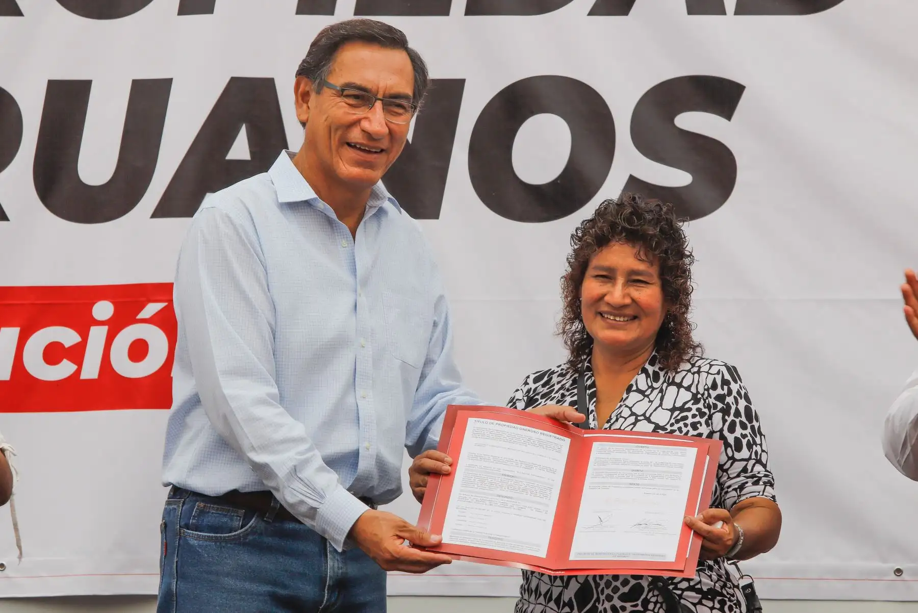 Presidente  Martin Vizcarra entregó títulos de propiedad, en el mercado “Virgen del Carmen” en Manchay (Pachacamac).Foto: ANDINA/ Prensa Presidencia