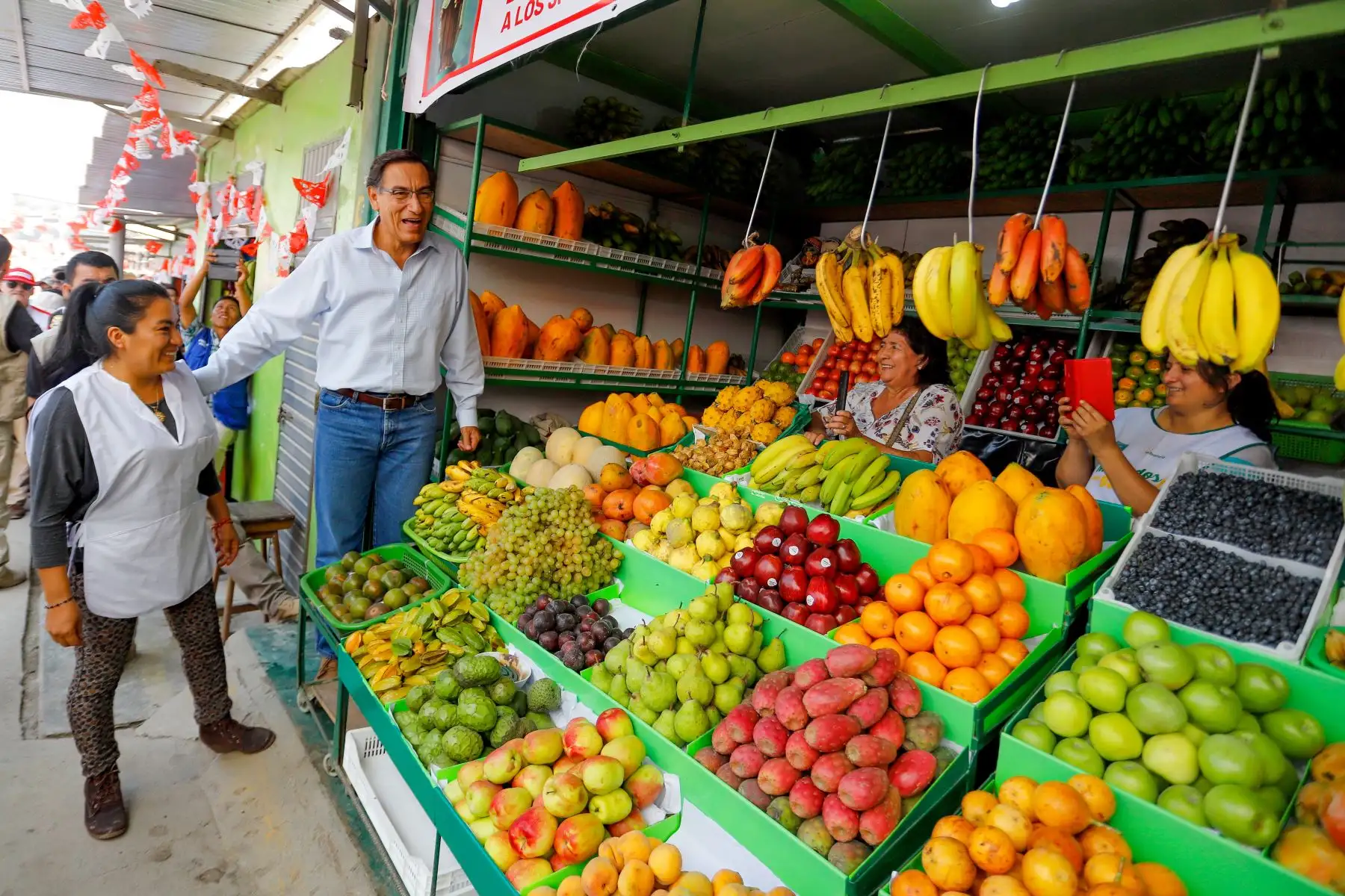 Presidente  Martin Vizcarra entregó títulos de propiedad, en el mercado “Virgen del Carmen” en Manchay (Pachacamac).Foto: ANDINA/ Prensa Presidencia