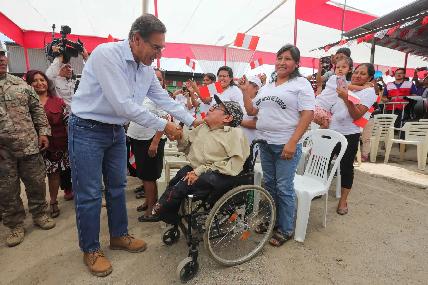 Presidente  Martin Vizcarra entregó títulos de propiedad, en el mercado “Virgen del Carmen” en Manchay (Pachacamac).Foto: ANDINA/ Prensa Presidencia