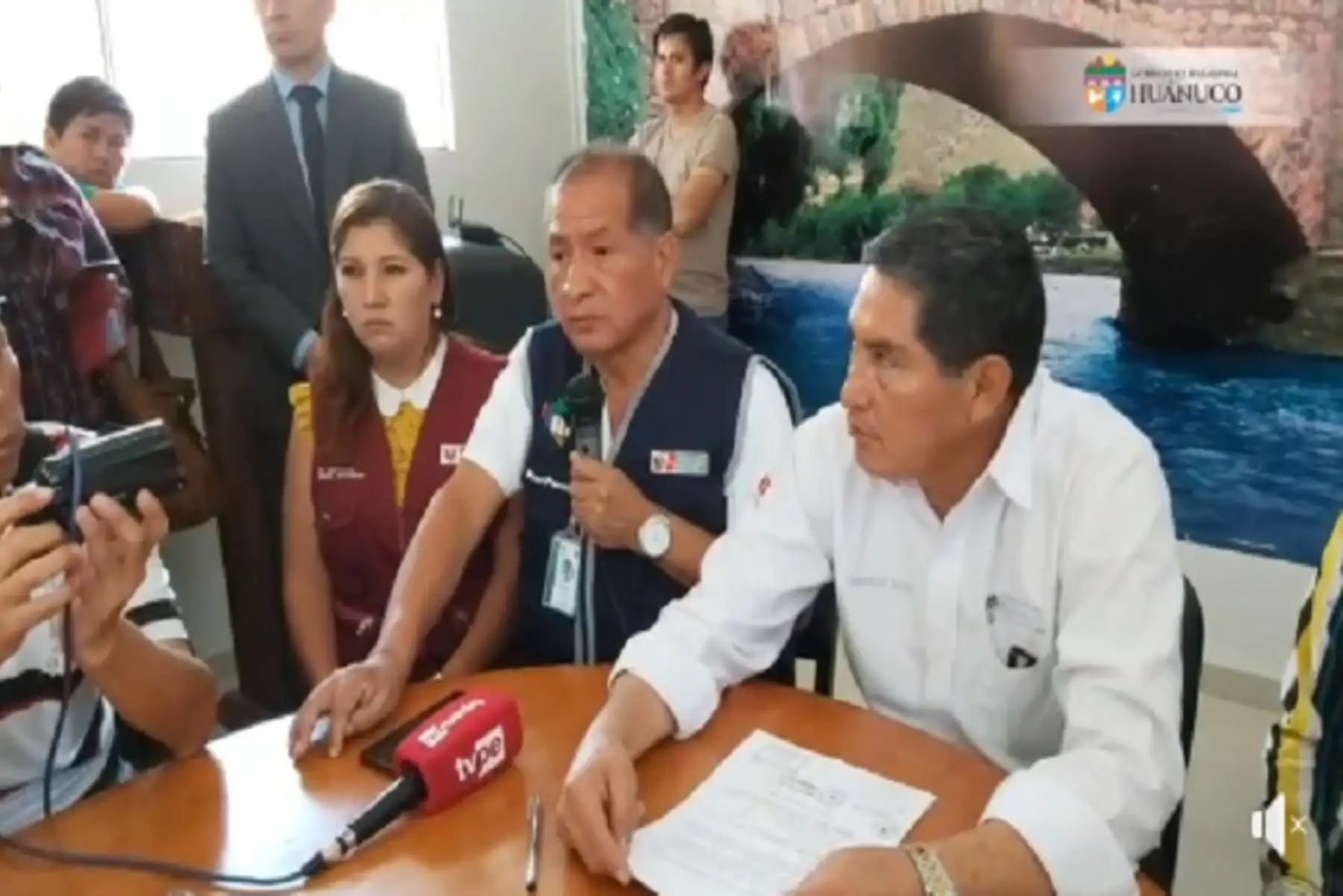 Las autoridades de Salud de Huánuco están tratando de ubicar a los más de 50 pasajeros que viajaban en el bus de la empresa Bahía Continental junto a los dos hermanos que dieron positivo por coronavirus (Covid 19), subrayó el director regional de Salud, Fernando Ramos.