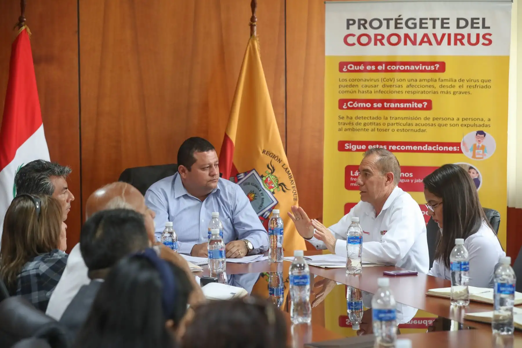 El Ministro de Defensa, Walter Martos, llegó a la región Cajamarca para coordinar con las autoridades regionales y locales las acciones preventivas para el control del coronavirus, así como para supervisar las instalaciones sanitarias y educativas de la región.Foto.ANDINA/ Mindef