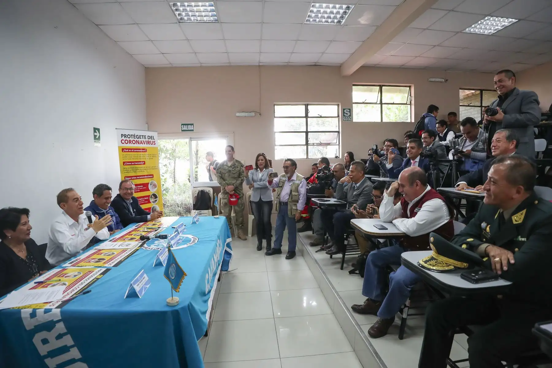 El Ministro de Defensa, Walter Martos, llegó a la región Cajamarca para coordinar con las autoridades regionales y locales las acciones preventivas para el control del coronavirus, así como para supervisar las instalaciones sanitarias y educativas de la región.Foto.ANDINA/ Mindef
