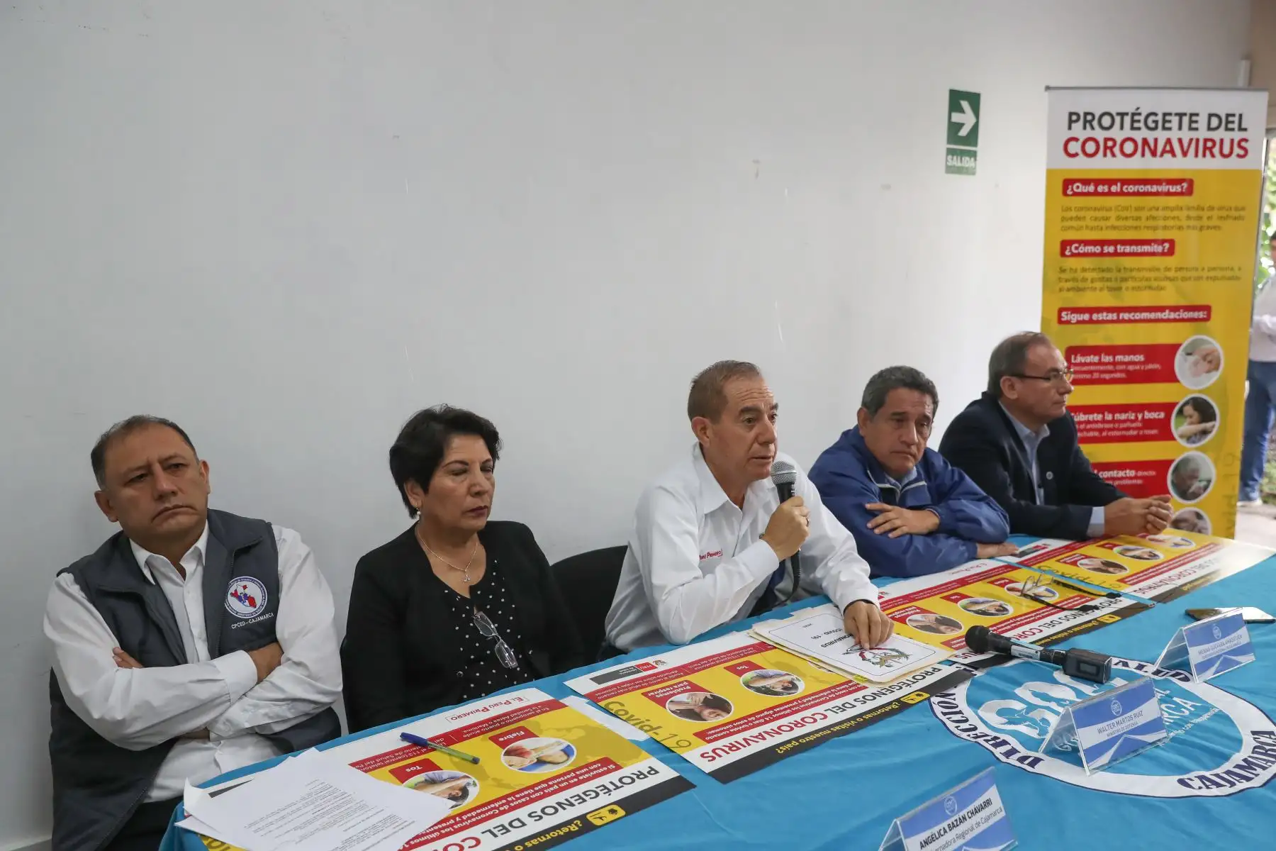 El Ministro de Defensa, Walter Martos, llegó a la región Cajamarca para coordinar con las autoridades regionales y locales las acciones preventivas para el control del coronavirus, así como para supervisar las instalaciones sanitarias y educativas de la región.Foto.ANDINA/ Mindef