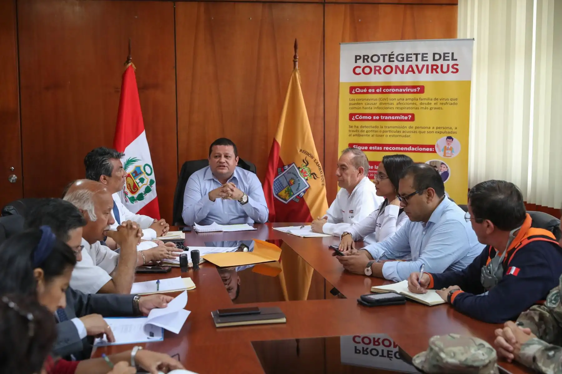 El Ministro de Defensa, Walter Martos, llegó a la región Cajamarca para coordinar con las autoridades regionales y locales las acciones preventivas para el control del coronavirus, así como para supervisar las instalaciones sanitarias y educativas de la región.Foto.ANDINA/ Mindef