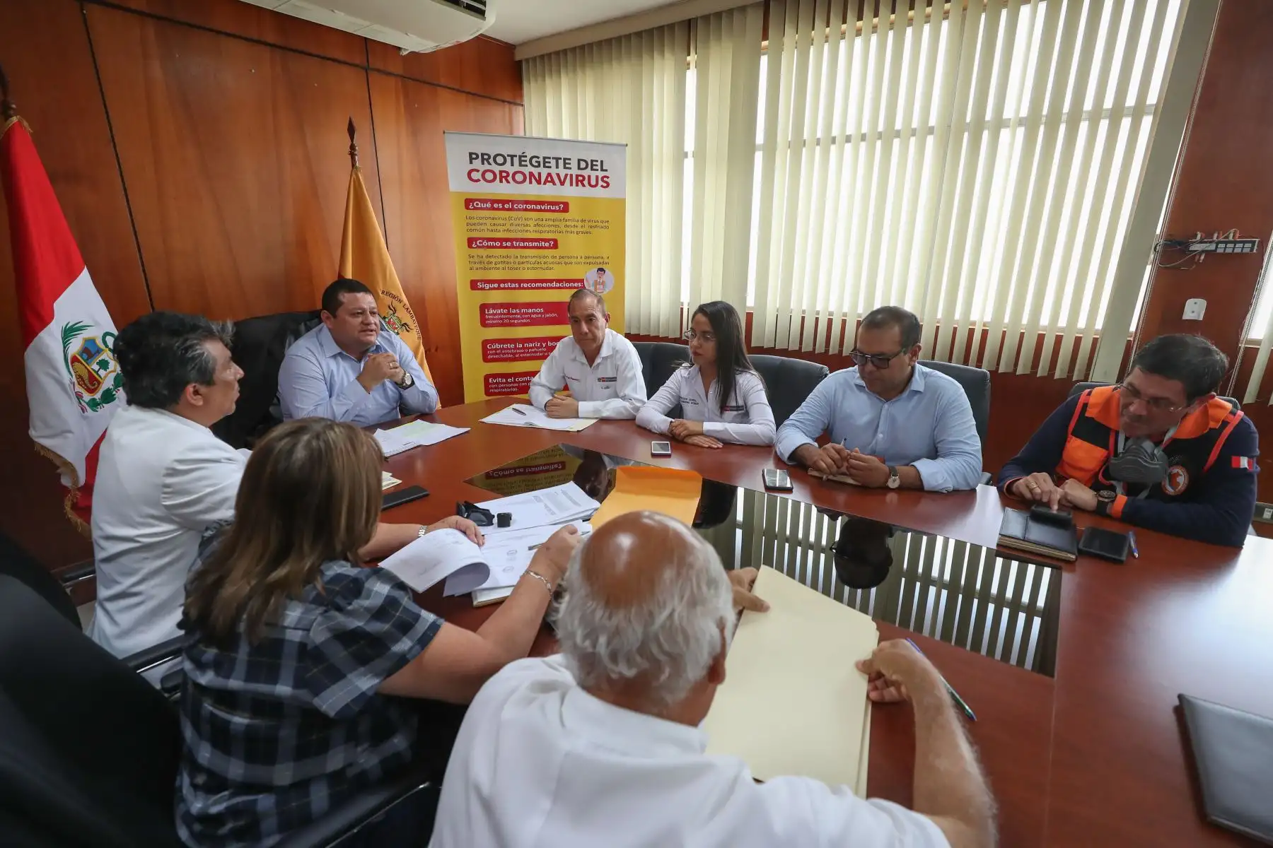 El Ministro de Defensa, Walter Martos, llegó a la región Cajamarca para coordinar con las autoridades regionales y locales las acciones preventivas para el control del coronavirus, así como para supervisar las instalaciones sanitarias y educativas de la región.Foto.ANDINA/ Mindef
