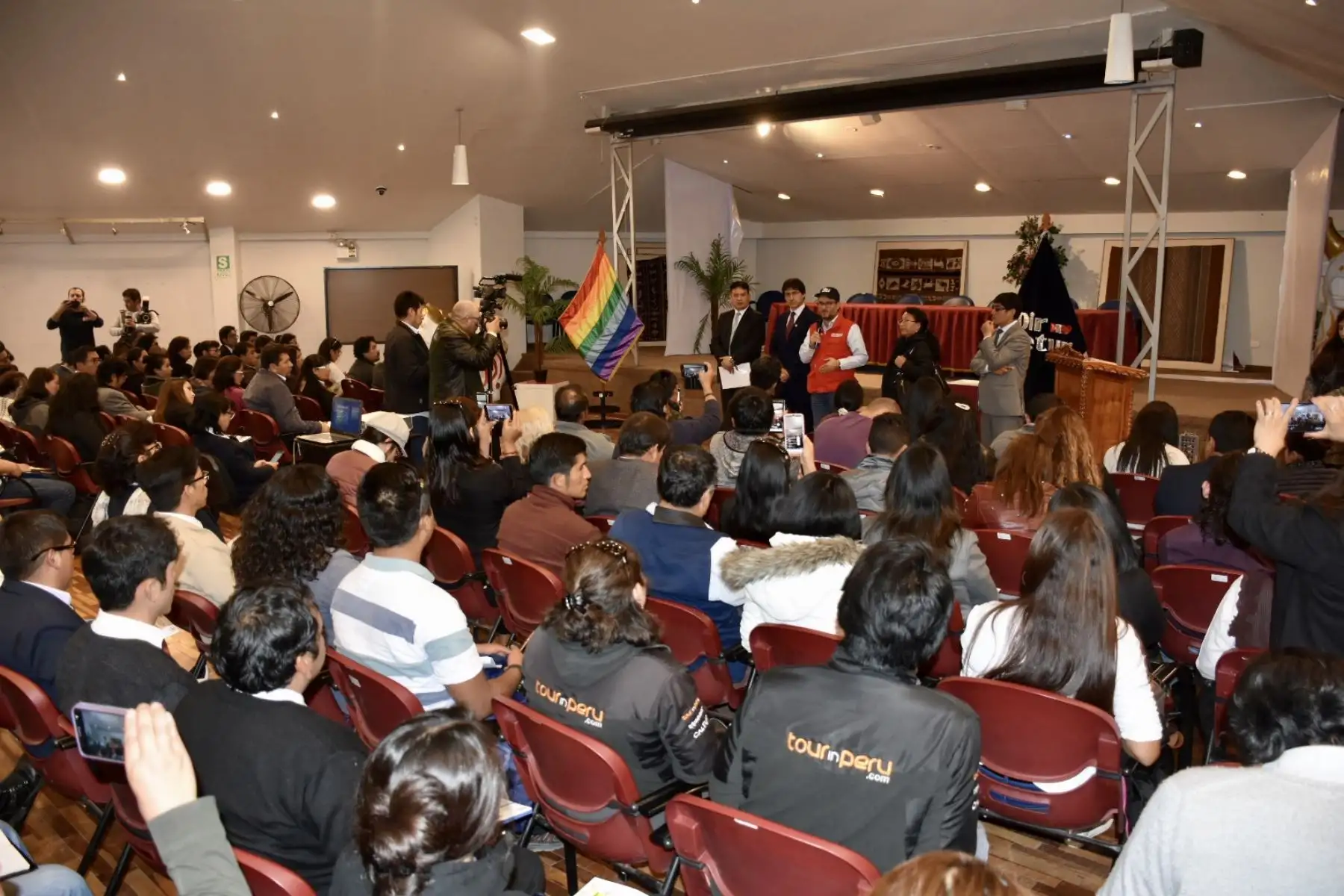 El ministro de Comercio Exterior y Turismo Edgar Vásquez  llegó a la ciudad del Cuzco, para coordinar y verificar junto a autoridades de la región; la implementación de los protocolos de prevención contra el COVID-19.Foto:ANDINA/Mincetur