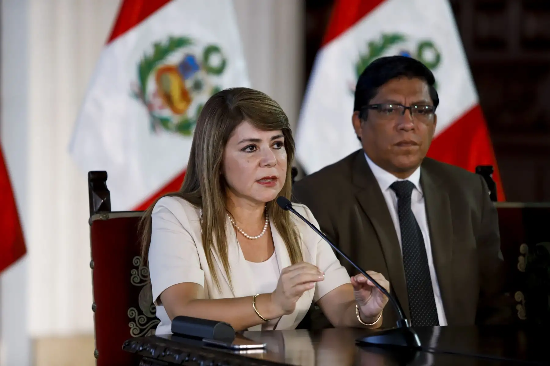 El presidente de la República, Martín Vizcarra, y el jefe del Gabinete Ministerial Vicente Zeballos, informan sobre las medidas y acciones que implementará el Ejecutivo frente al coronavirus. Foto: ANDINA/ Prensa Presidencia