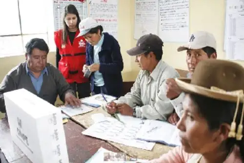 Capacitación de miembros de mesa se realizará desde las 08:00 horas en los colegios Ventura Ccalamaqui (Chipao), Artesanal Secundaria (centro poblado Yanama) y 24117 (centro poblado Villa Ccecca).