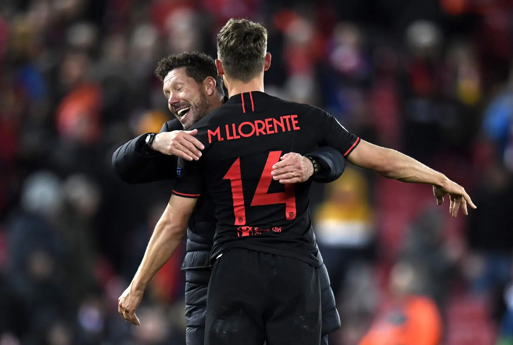 El entrenador del Atlético Diego Simeone celebra con el jugador Marcos Llorente después de los octavos de final de la UEFA Champions League, partido de vuelta entre el Liverpool FC y el Atlético de Madrid.
Foto: EFE