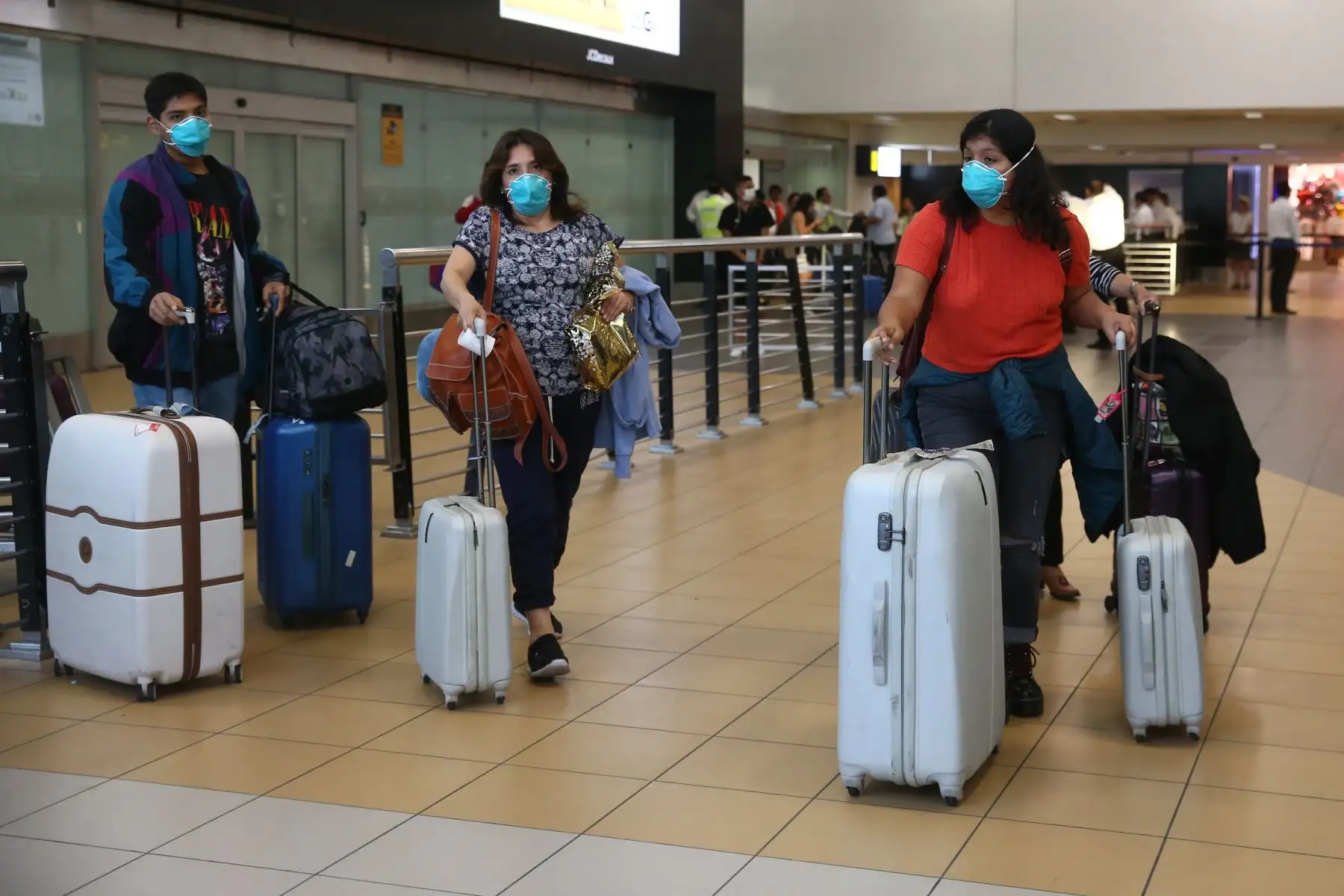 Los viajeros que lleguen al país de España, Italia, Francia y China deberán guardar una cuarentena domiciliaria por 14 días. Foto: ANDINA/Vidal Tarqui