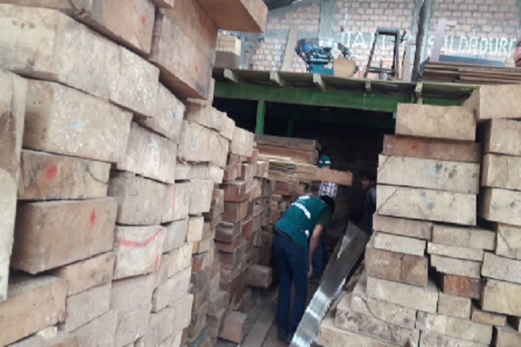 Serfor efectuó operativo en un establecimiento comercial de venta de madera, ubicado en el Cercado de Arequipa.