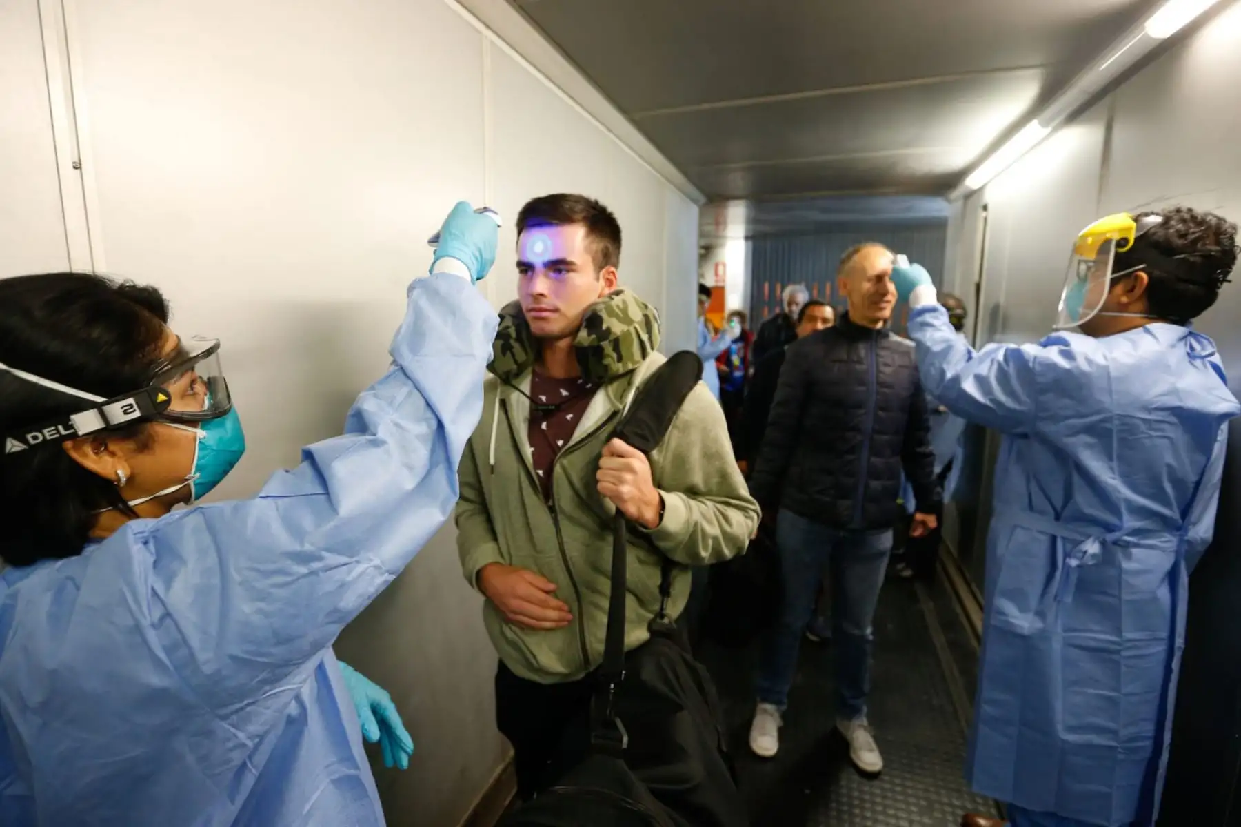 Minsa supervisa el protocolo de seguridad en el aeropuerto Jorge Chavez tras la llegada de pasajeros de Francia y España. Foto: ANDINA/Minsa
