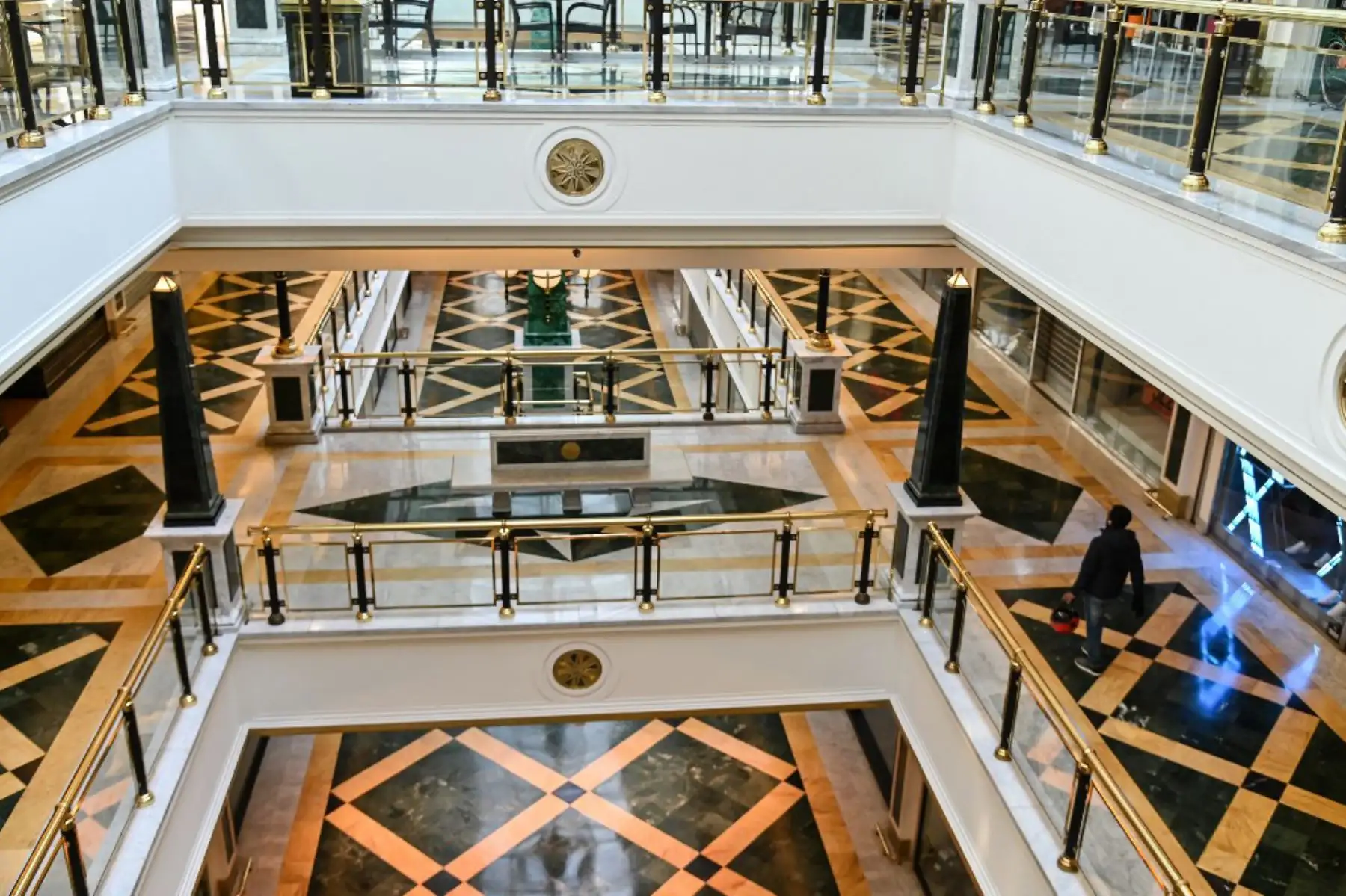 Vista general muestra de un centro comercial abandonado EUROMA2 en Roma. Foto: AFP
