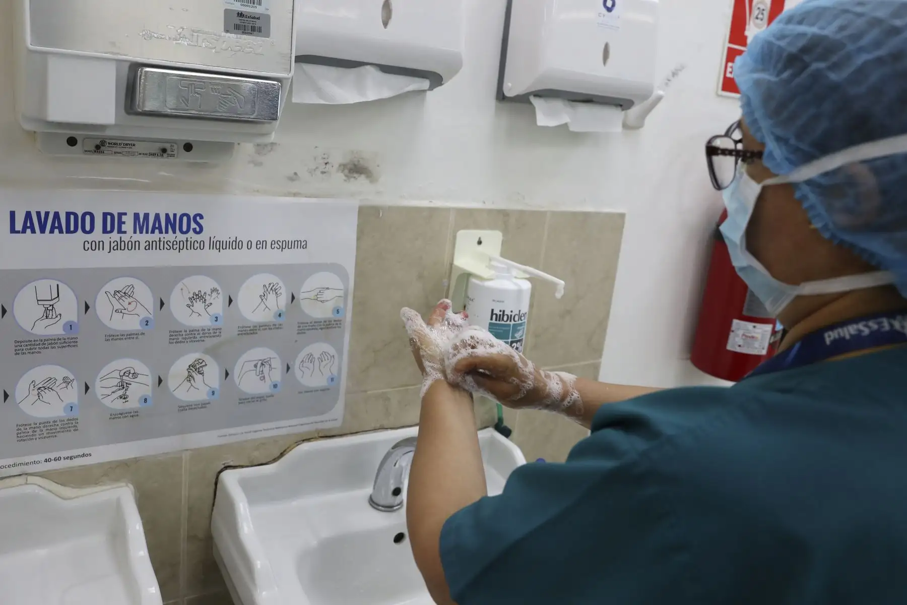 El Centro Nacional de Salud Renal de EsSalud, indica formas de prevención de coronavirus en pacientes con enfermedades renales crónicas.  Foto: ANDINA/Melina Mejía
