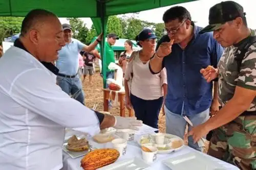 En la I Feria Tecnológica, Agropecuaria, Industrial y Gastronómica en el centro poblado de Unión Siria, Pasco, se presentaron salsas y cremas a base de cacao.