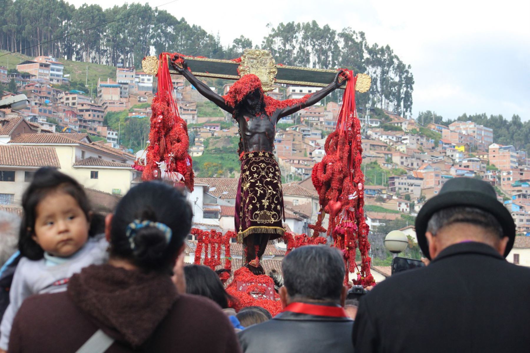 Para prevenir contagios masivos, el Arzobispado del Cusco suspendió la procesión del Señor de los Temblores.