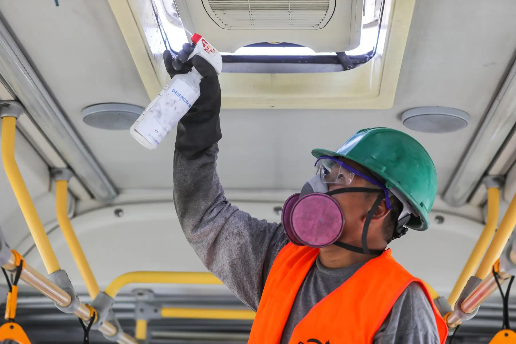 Municipalidad de Lima realiza limpieza de buses del Metropolitano ante el Coronavirus.
Foto: Municipalidad de Lima