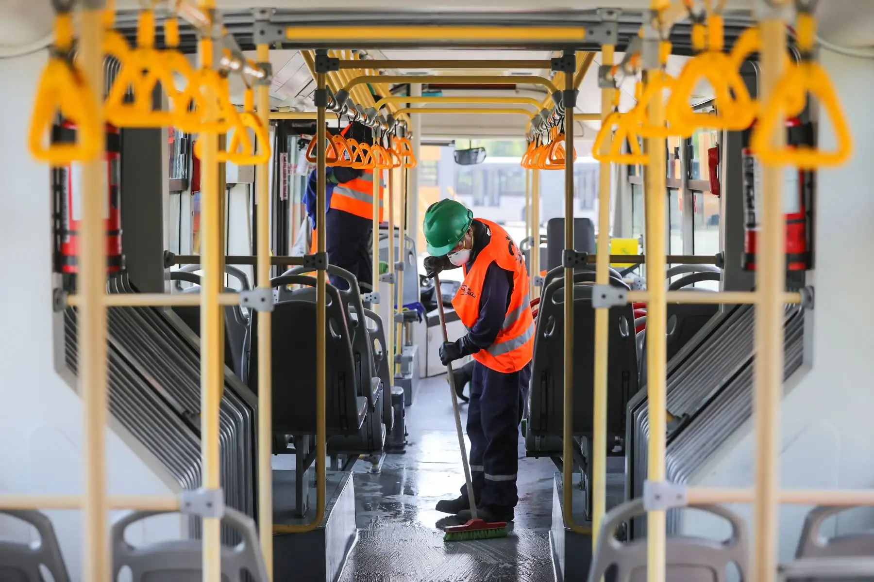 Municipalidad de Lima realiza limpieza de buses del Metropolitano ante el Coronavirus.
Foto: Municipalidad de Lima
