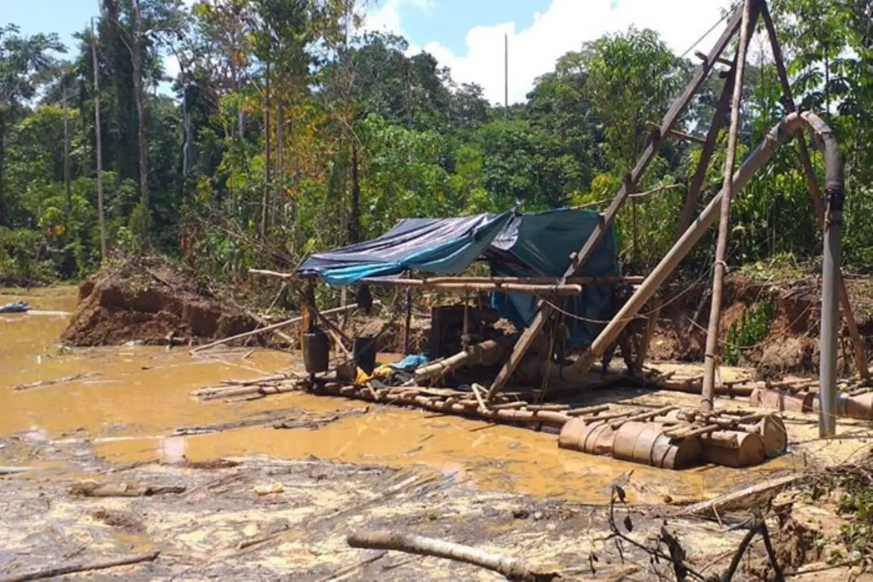 En el sector de Mangote, de la zona de amortiguamiento de la Reserva Nacional Tambopata, se ejecutó operativo contra la minería ilegal.