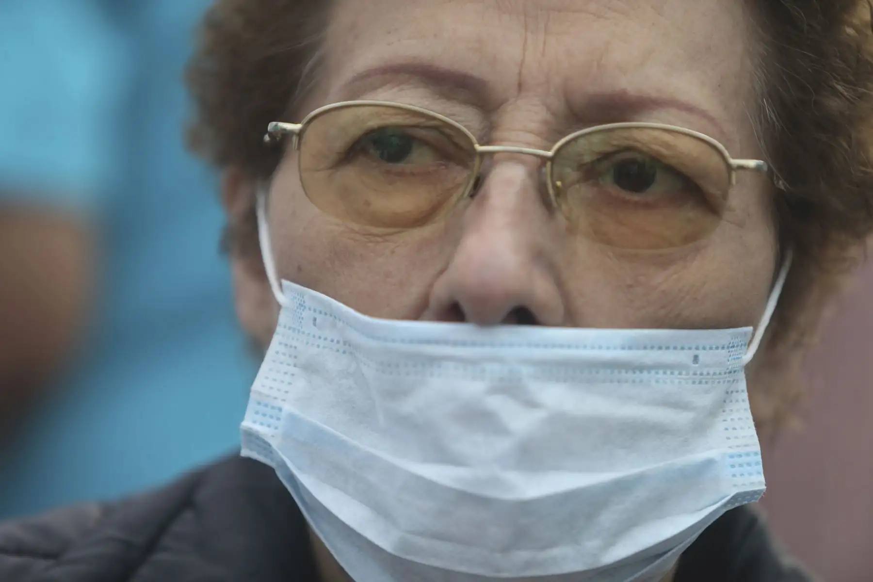 Adultos mayores de 60 años reciben vacuna gratuita contra el neumococo para aminorar los daños de un posible contagio por Coronavirus. Foto: ANDINA/Jhonel Rodríguez Robles