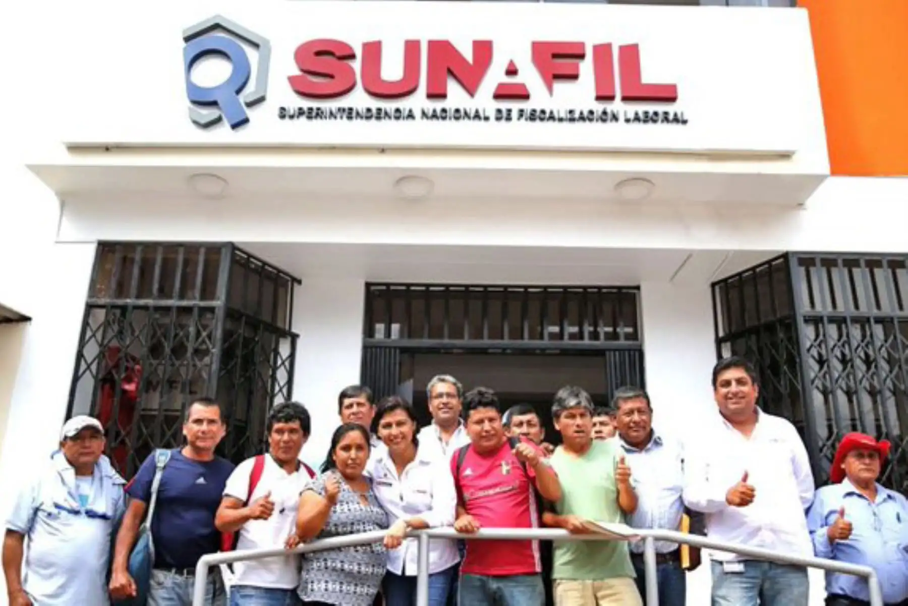 La Superintendencia Nacional de Fiscalización Laboral (Sunafil) instaló su primera Plataforma de Inspección del Trabajo en la provincia de Virú, región La Libertad, con la finalidad de brindar los servicios de orientación y fiscalización laboral.