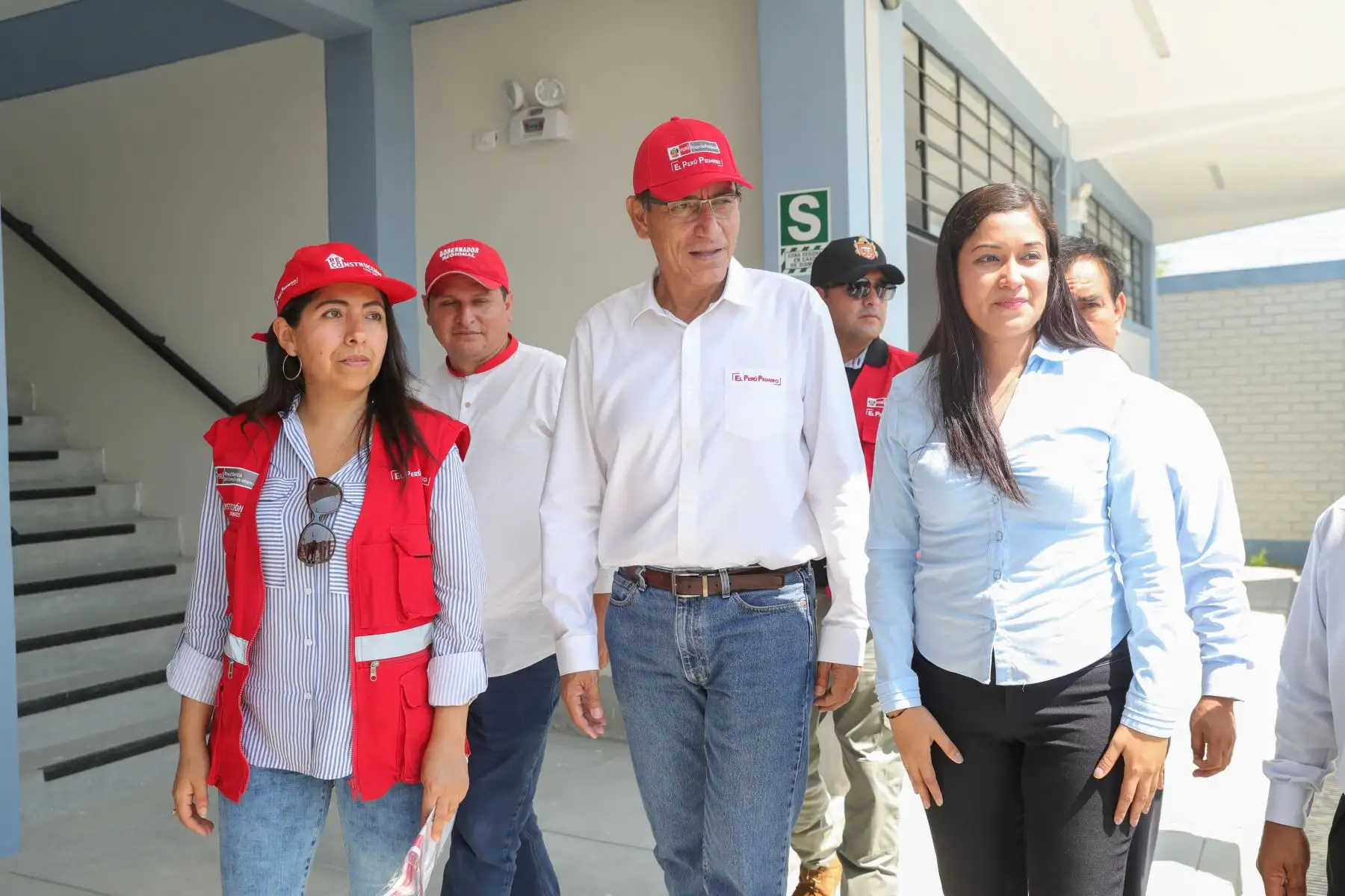 Presidente Martín Vizcarra llegó a la región Piura para inspeccionar las obras de mejoramiento en las Instituciones Educativas: Sabina Cueva y Max Inga, en el distrito de Chulucanas. Además, supervisó los avances en la carretera departamental Costanera.
Foto: ANDINA/Prensa Presidencia