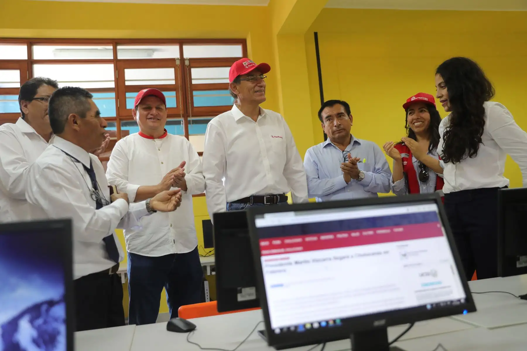 Presidente Martín Vizcarra llegó a la región Piura para inspeccionar las obras de mejoramiento en las Instituciones Educativas: Sabina Cueva y Max Inga, en el distrito de Chulucanas. Además, supervisó los avances en la carretera departamental Costanera.
Foto: ANDINA/Prensa Presidencia