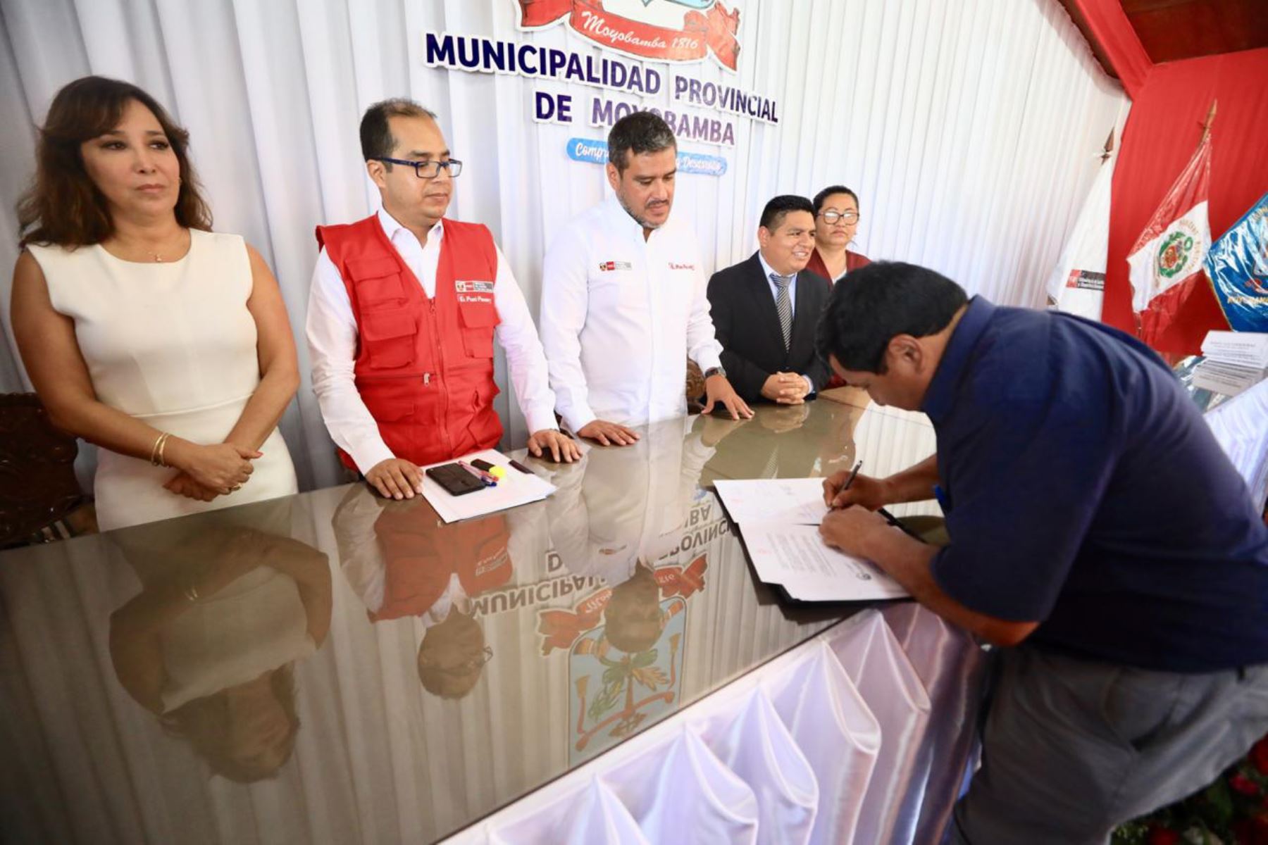 Funcionarios y servidores del Ministerio de Justicia y Derechos Humanos (Minjusdh) se sumaron a la campaña nacional de prevención frente al coronavirus, en el marco de “La Caravana de la Justicia” que desarrolló el sector ayer y hoy en la región San Martín.