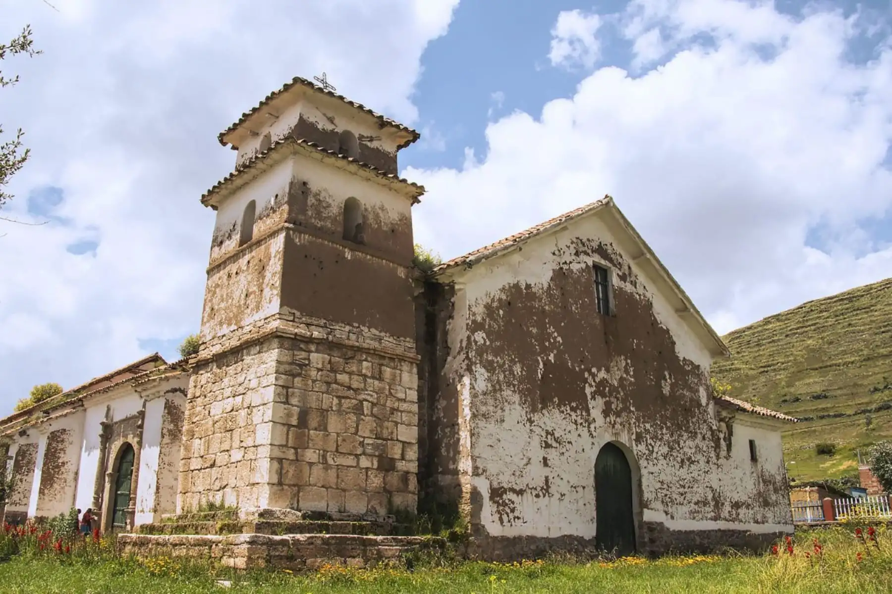 Cusco: autoridades firman convenio para rehabilitar templo colonial de Tungasuca